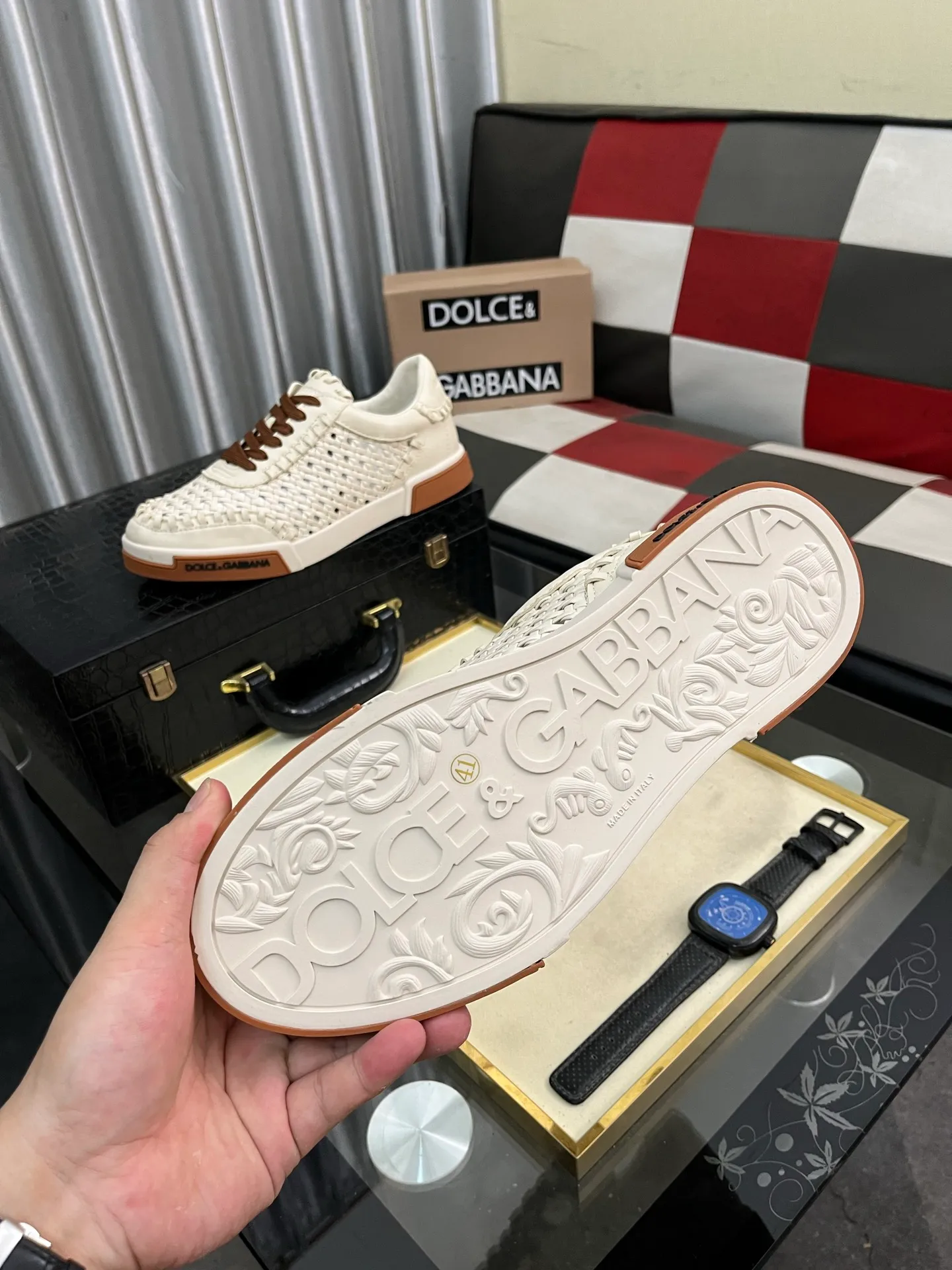 Men's shoes 💰458⌚️⌚️DG's latest popular casual shoes 🔥🔥, the tongue has the brand's iconic details, and the combination of silk cowhide and cow suede enhances the style. Fashionable and versatile, it can complement any look. Create an exquisite design with unique dynamic vitality and modern atmosphere, showing modern elegance. Size: 38-463️⃣Colors available
